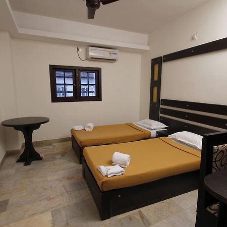 Hotel Park Avenue Kochi Esterno foto