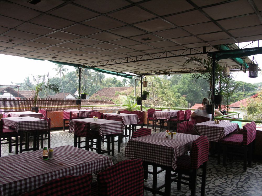 Hotel Park Avenue Kochi Ristorante foto