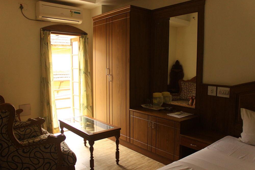 Hotel Park Avenue Kochi Esterno foto
