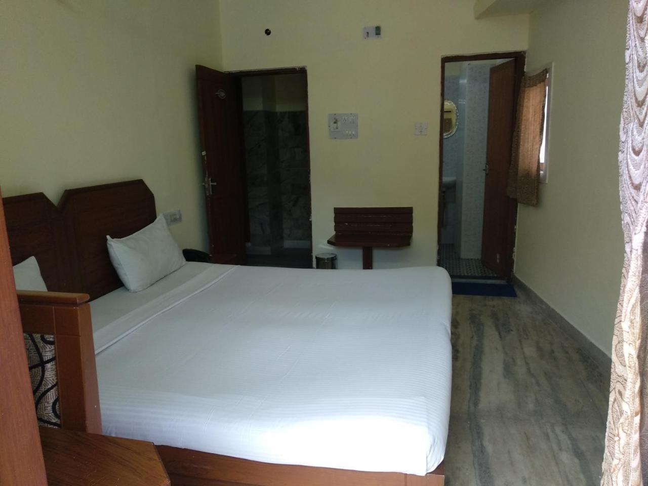 Hotel Park Avenue Kochi Esterno foto