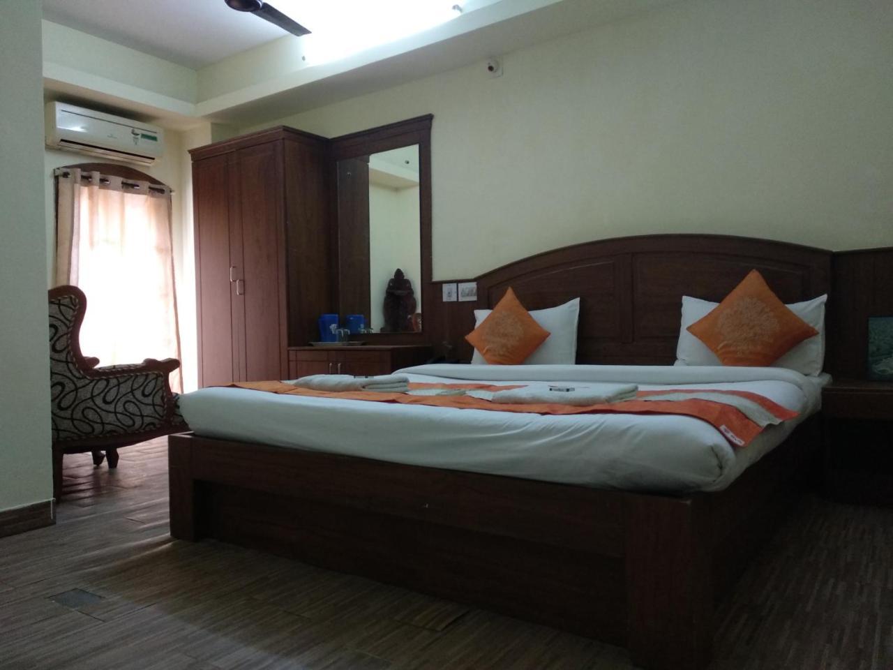 Hotel Park Avenue Kochi Esterno foto