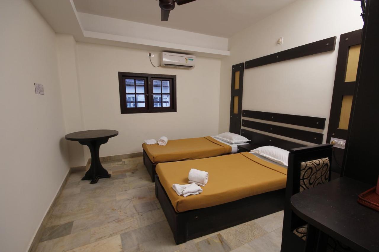 Hotel Park Avenue Kochi Esterno foto